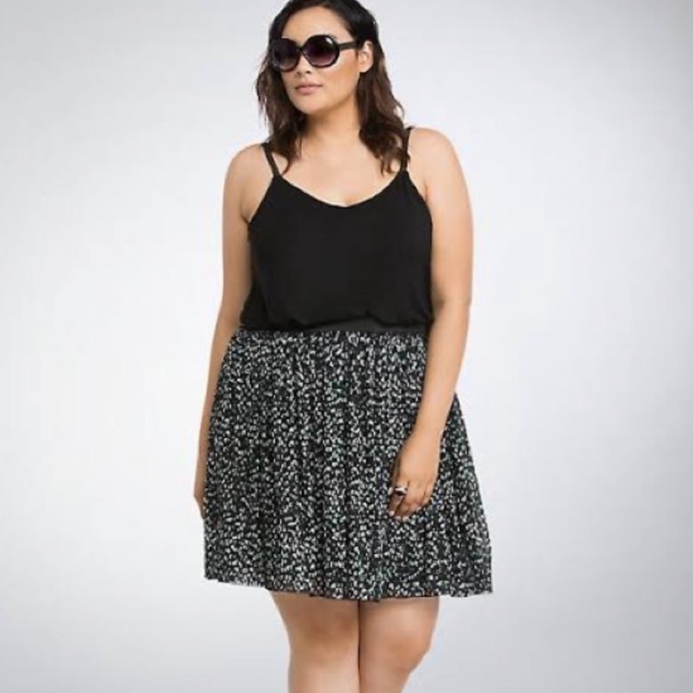 Torrid Pull On Black Chiffon Pleated Skirt with Elastic Waist Band - size 2X